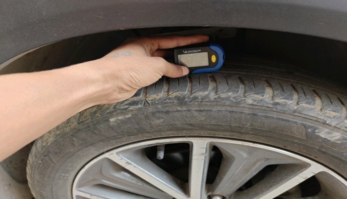 2016 Hyundai Tucson 2WD AT GL PETROL , Petrol, Automatic, 1,39,670 km, tyre