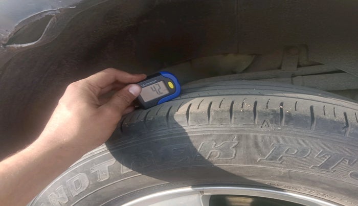 2013 Mahindra XUV500 W8, Diesel, Manual, 1,21,051 km, tyre