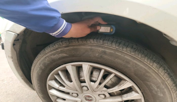 2011 Maruti Swift Dzire LXI, Petrol, Manual, 79,349 km, tyre