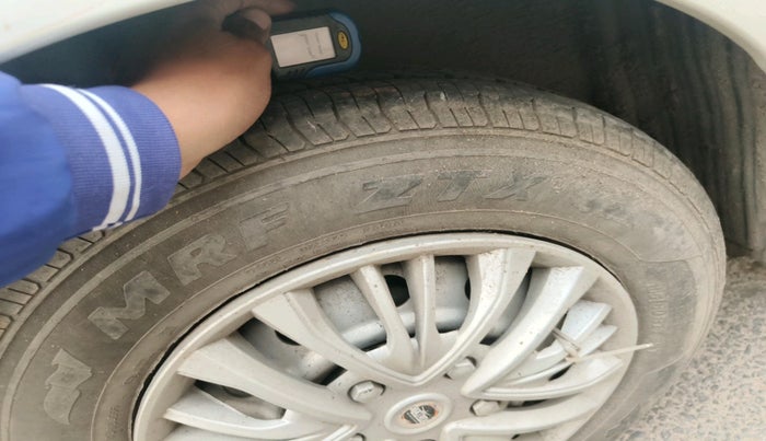 2011 Maruti Swift Dzire LXI, Petrol, Manual, 79,349 km, tyre