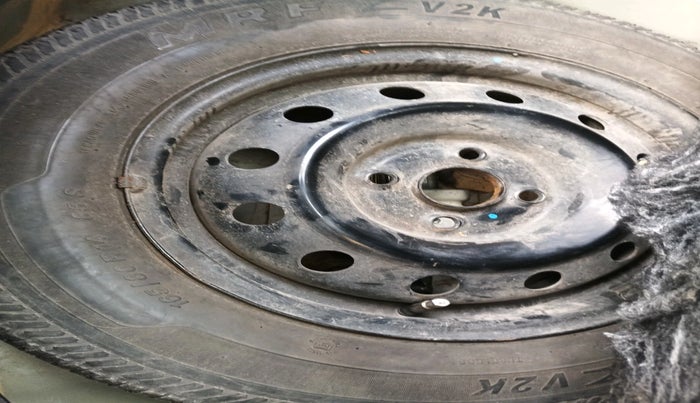 2012 Maruti Swift VXI, Petrol, Manual, 69,165 km, tyre