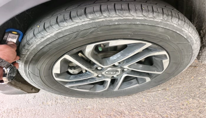 2022 KIA CARENS PRESTIGE PLUS 1.5 DIESEL 7 STR, Diesel, Manual, 72,174 km, tyre