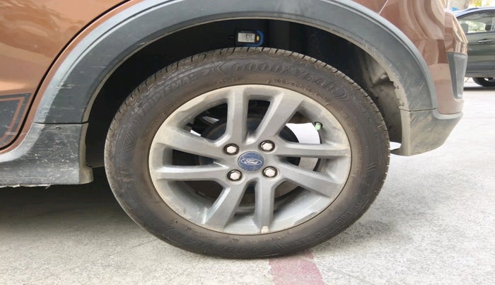 2019 Ford FREESTYLE TITANIUM 1.2 PETROL, Petrol, Manual, 48,701 km, tyre