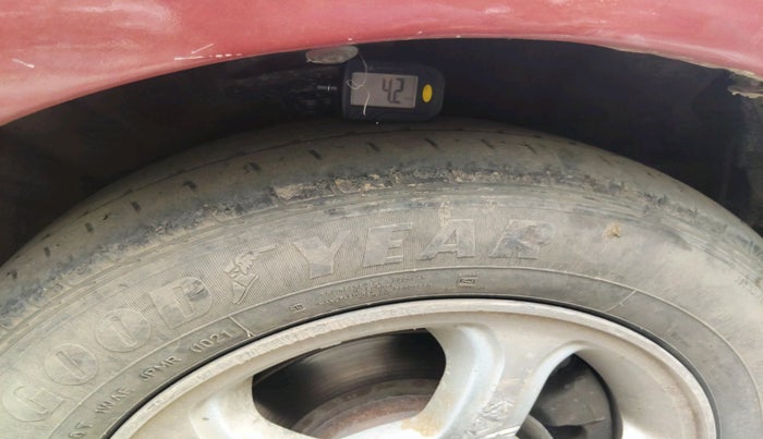 2011 Honda Civic 1.8L I-VTEC S MT, Petrol, Manual, 1,57,794 km, tyre