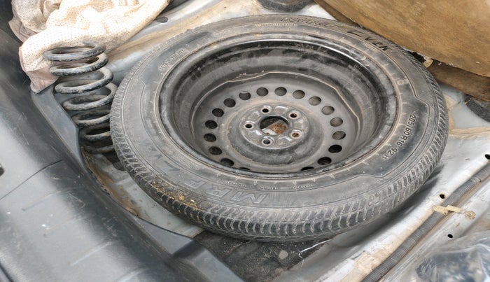 2011 Honda Accord 2.4L I-VTEC MT, Petrol, Manual, 1,22,055 km, tyre