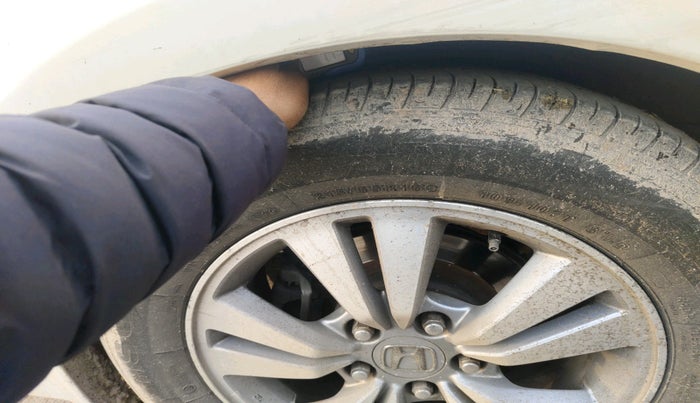 2011 Honda Accord 2.4L I-VTEC MT, Petrol, Manual, 1,22,055 km, tyre