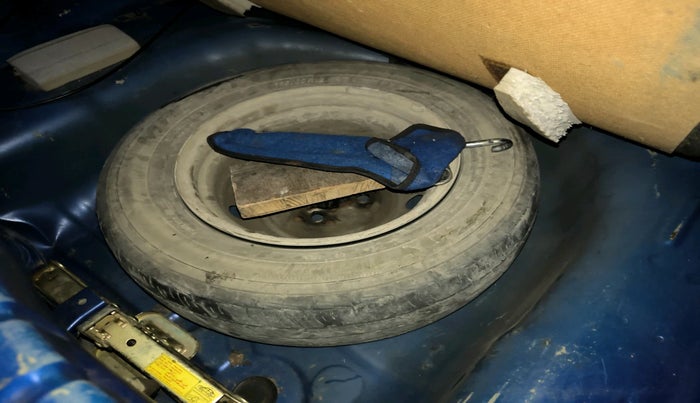 2013 Hyundai Eon D-LITE+, Petrol, Manual, 77,000 km, tyre