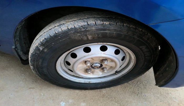 2013 Hyundai Eon D-LITE+, Petrol, Manual, 77,000 km, tyre