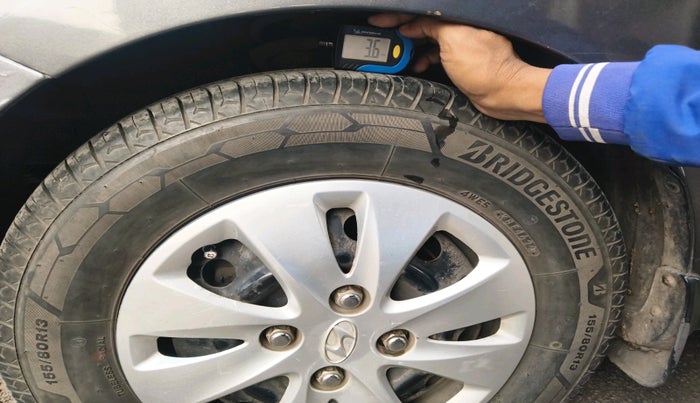 2011 Hyundai i10 MAGNA 1.2, CNG, Manual, 1,42,658 km, tyre