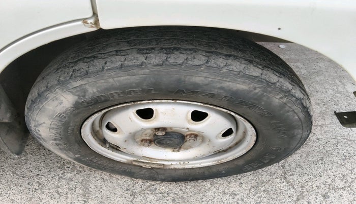 2021 Maruti Eeco 5 STR AC CNG, Petrol, Manual, 1,25,878 km, tyre