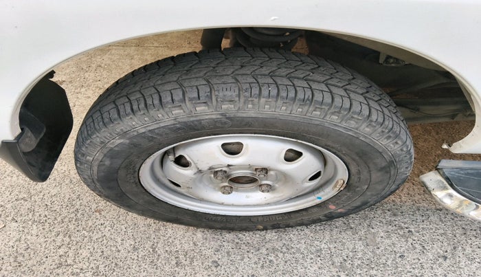 2021 Maruti Eeco 5 STR AC CNG, Petrol, Manual, 1,25,878 km, tyre