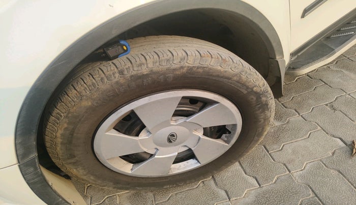 2017 Mahindra XUV500 W6, Diesel, Manual, 37,063 km, tyre