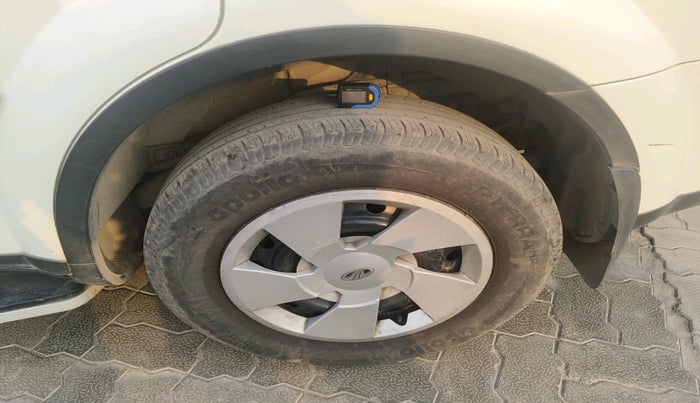 2017 Mahindra XUV500 W6, Diesel, Manual, 37,063 km, tyre