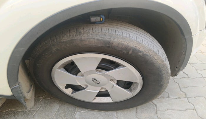 2017 Mahindra XUV500 W6, Diesel, Manual, 37,063 km, tyre