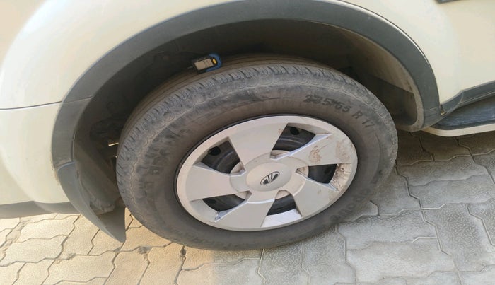 2017 Mahindra XUV500 W6, Diesel, Manual, 37,063 km, tyre