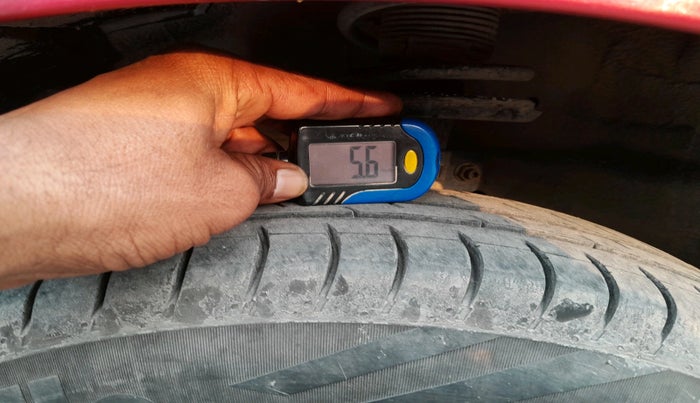 2012 Maruti Swift VXI, Petrol, Manual, 1,40,706 km, tyre