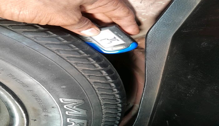 2012 Maruti Swift VXI, Petrol, Manual, 1,40,706 km, tyre