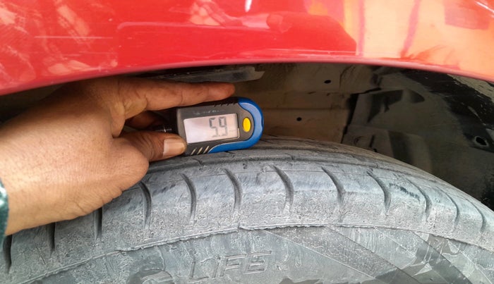 2012 Maruti Swift VXI, Petrol, Manual, 1,40,706 km, tyre