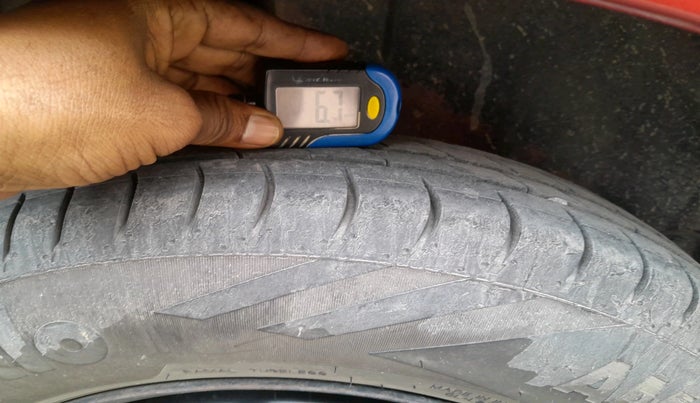 2012 Maruti Swift VXI, Petrol, Manual, 1,40,706 km, tyre