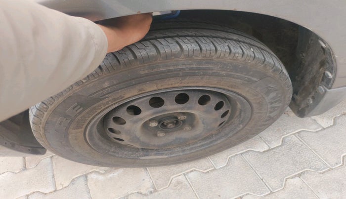 2015 Maruti Swift Dzire VXI, Petrol, Manual, 1,10,952 km, tyre