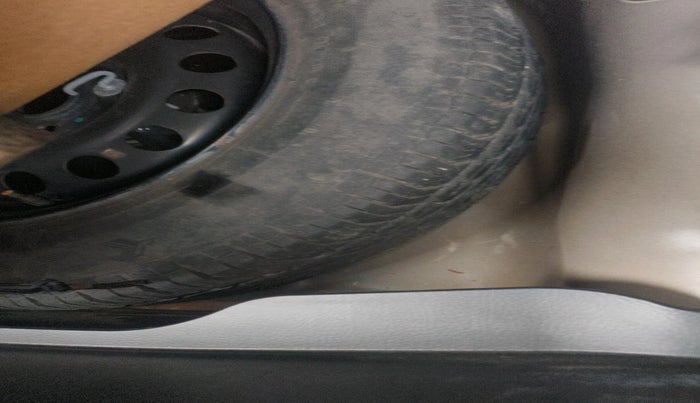 2015 Maruti Swift Dzire VXI, Petrol, Manual, 1,10,952 km, tyre