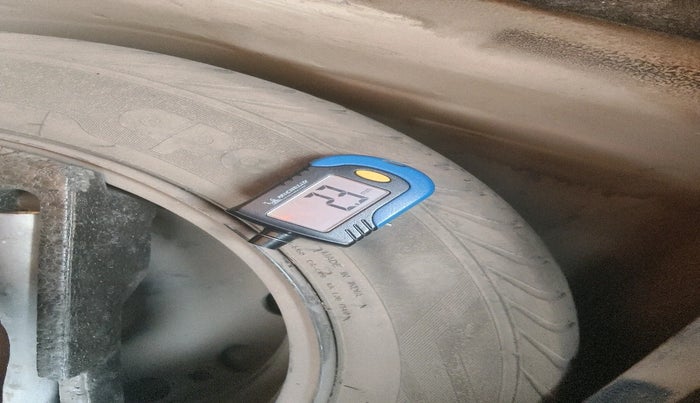 2014 Volkswagen Polo COMFORTLINE 1.2L, Diesel, Manual, 1,11,209 km, tyre