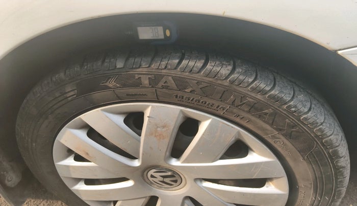 2014 Volkswagen Polo COMFORTLINE 1.2L, Diesel, Manual, 1,11,209 km, tyre