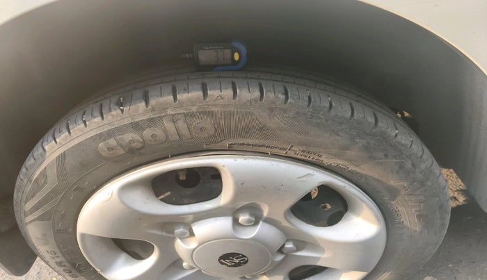 2014 Volkswagen Polo COMFORTLINE 1.2L, Diesel, Manual, 1,11,209 km, tyre