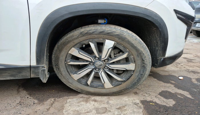 2019 MG HECTOR SHARP 2.0 DIESEL, Diesel, Manual, 1,11,672 km, tyre