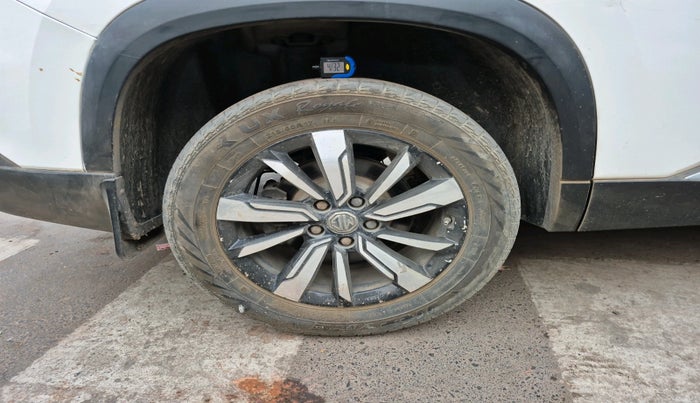 2019 MG HECTOR SHARP 2.0 DIESEL, Diesel, Manual, 1,11,672 km, tyre