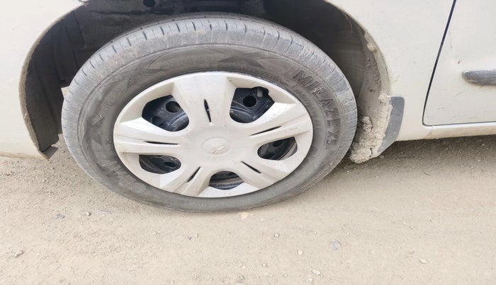 2015 Maruti Wagon R 1.0 VXI, Petrol, Manual, 2,08,470 km, tyre