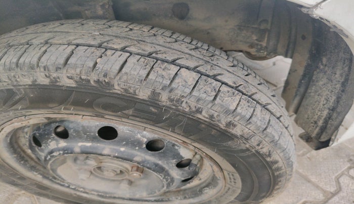 2016 Maruti Wagon R 1.0 LXI CNG, Petrol, Manual, 1,37,798 km, tyre