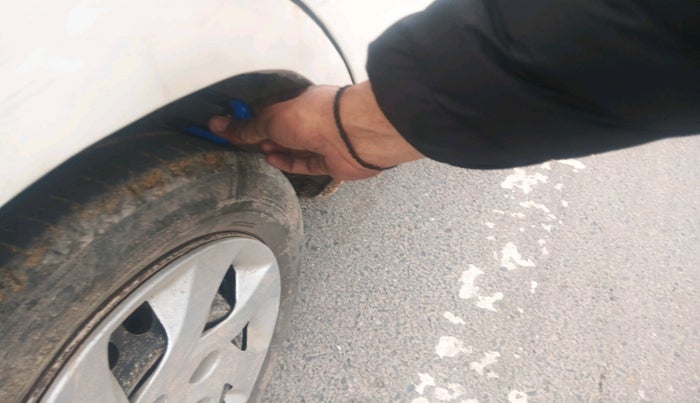 2012 Honda Brio E MT, Petrol, Manual, 82,494 km, tyre