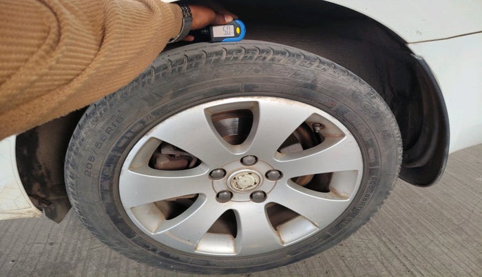 2012 Skoda Superb ELEGANCE 1.8 TSI MT, Petrol, Manual, 62,567 km, tyre