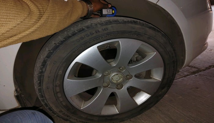 2012 Skoda Superb ELEGANCE 1.8 TSI MT, Petrol, Manual, 62,567 km, tyre