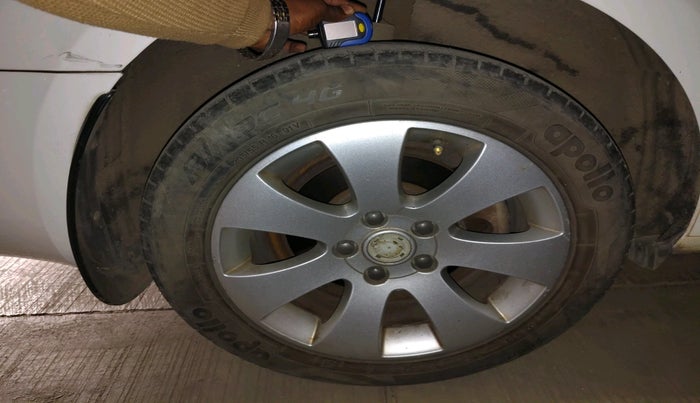 2012 Skoda Superb ELEGANCE 1.8 TSI MT, Petrol, Manual, 62,567 km, tyre