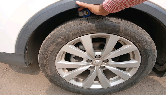 2022 MG ASTOR SUPER 1.5 MT, Petrol, Manual, 10,013 km, tyre