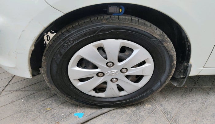 2013 Hyundai i10 SPORTZ 1.2, Petrol, Manual, 60,881 km, tyre