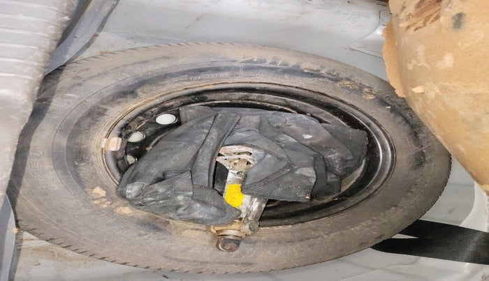 2013 Hyundai i10 SPORTZ 1.2, Petrol, Manual, 60,881 km, tyre