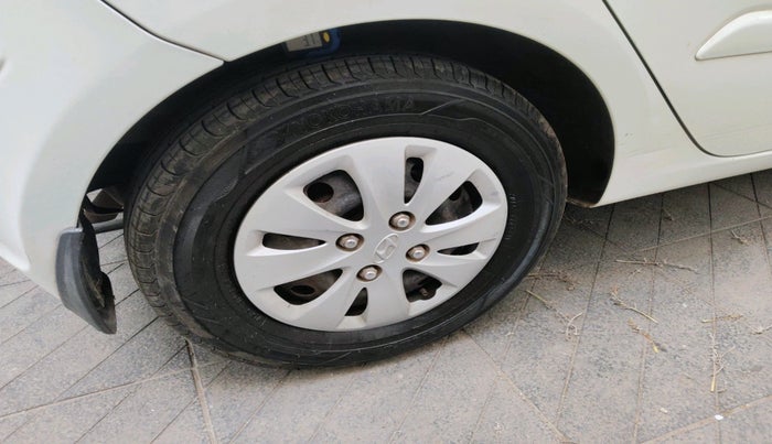 2013 Hyundai i10 SPORTZ 1.2, Petrol, Manual, 60,881 km, tyre