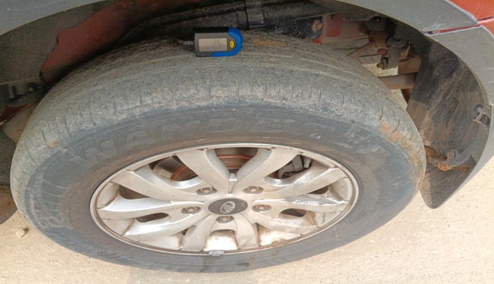 2016 Mahindra XUV500 W10 AT, Diesel, Automatic, 2,30,092 km, tyre