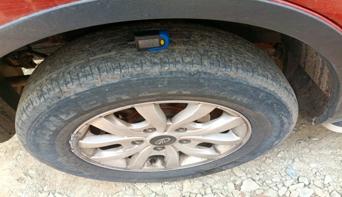 2016 Mahindra XUV500 W10 AT, Diesel, Automatic, 2,30,092 km, tyre