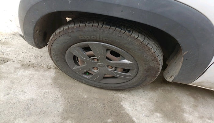 2017 Renault Kwid RXT 1.0, Petrol, Manual, 32,379 km, tyre