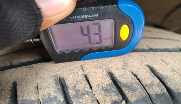 2017 Renault Duster 85 PS RXS MT DIESEL, Diesel, Manual, 1,54,288 km, tyre