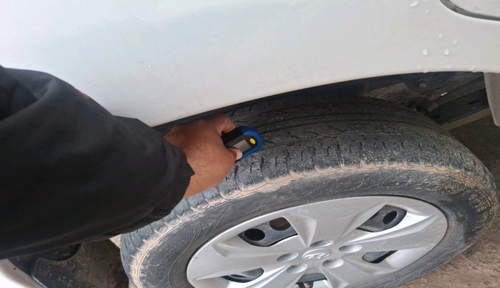 2012 Toyota Innova 2.5 G 7 STR, Diesel, Manual, 1,36,001 km, tyre