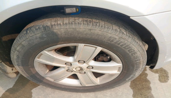 2012 Skoda Laura AMBIENTE 2.0 TDI CR MT, Diesel, Manual, 3,64,998 km, tyre