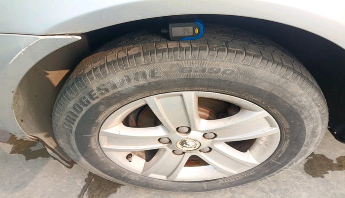 2012 Skoda Laura AMBIENTE 2.0 TDI CR MT, Diesel, Manual, 3,64,998 km, tyre