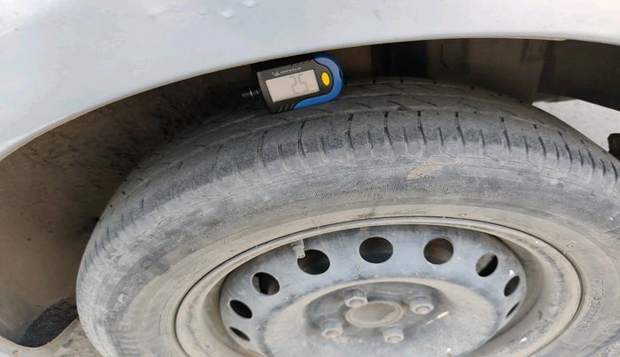 2011 Toyota Etios G, Petrol, Manual, 2,16,307 km, tyre