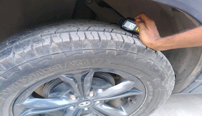 2020 Tata Harrier XZA PLUS 2.0L, Diesel, Automatic, 1,17,272 km, tyre