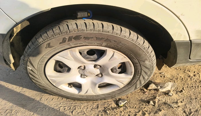 2013 Ford Ecosport AMBIENTE 1.5L DIESEL, Diesel, Manual, 1,29,140 km, tyre